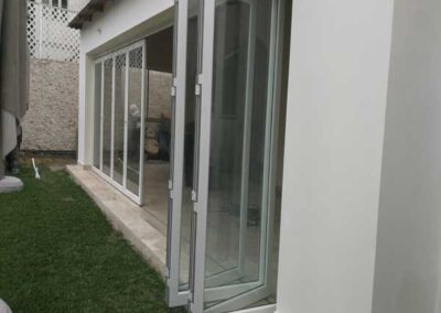 Mampara de vidrio plegable aluminio